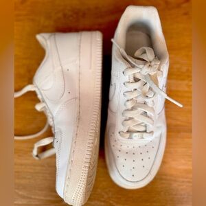 Nike Air Force 1 Used, good condition. Size 6